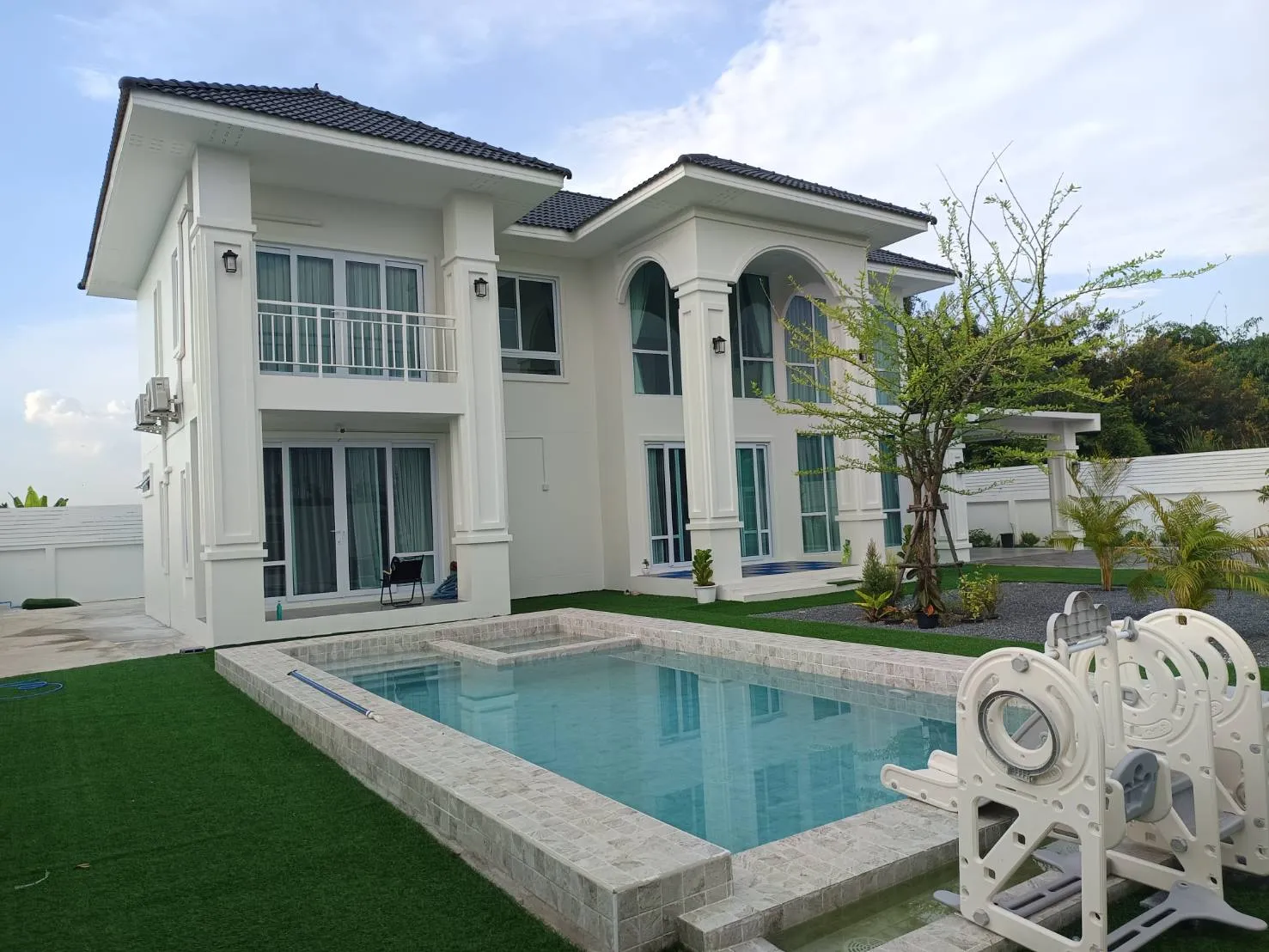 บ้านสองชั้น สไตล์คลาสสิค