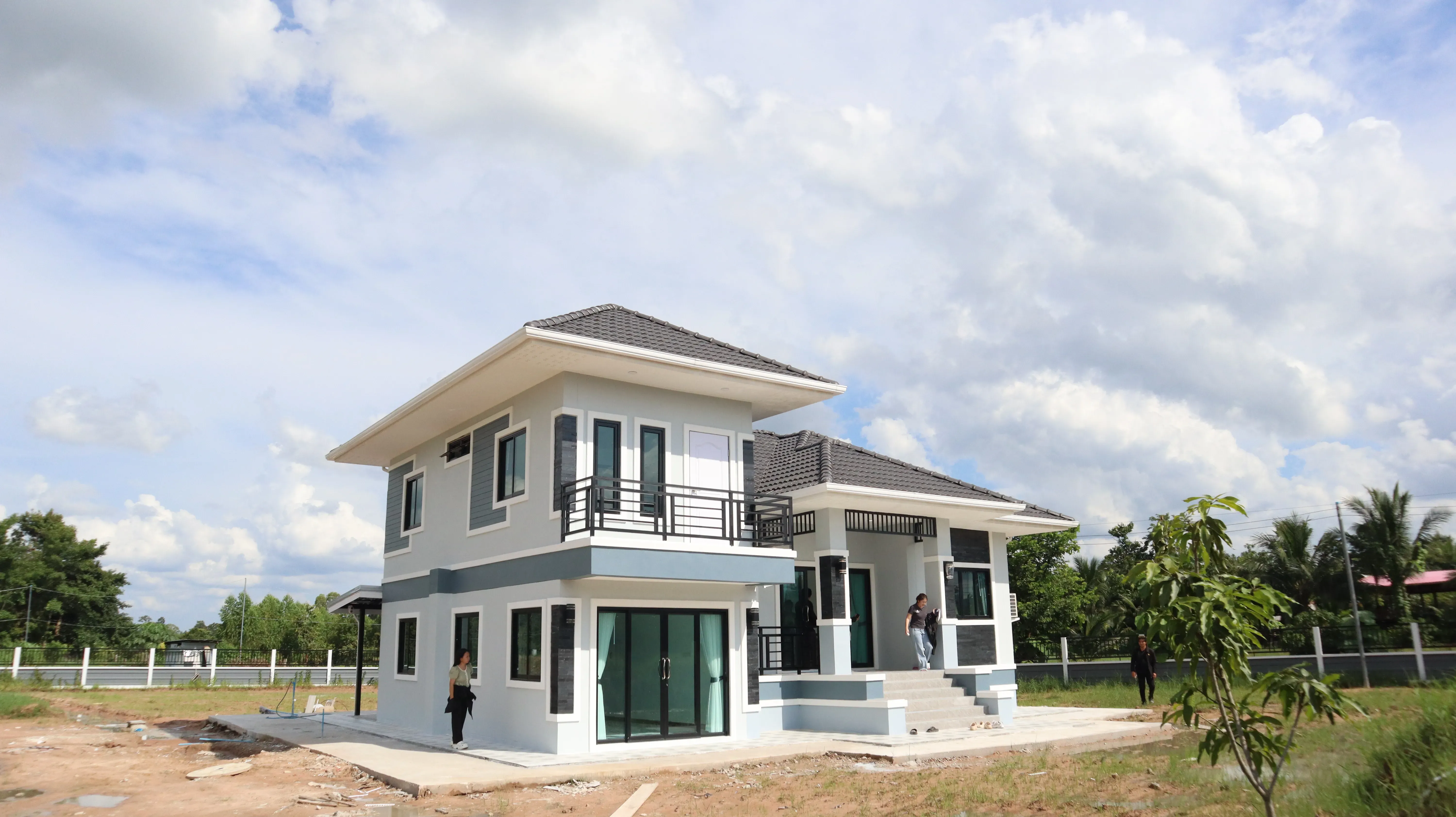 บ้านชั้นครึ่ง คอนเทมโพรารี่